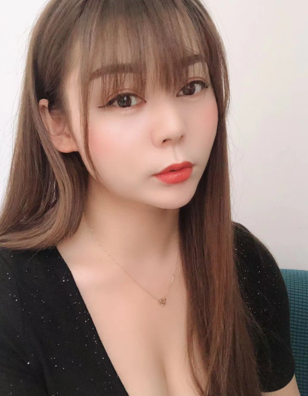 龙华大奶妹妹 可kiss