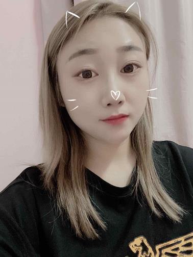 清纯的南山珊珊，会 she~吻